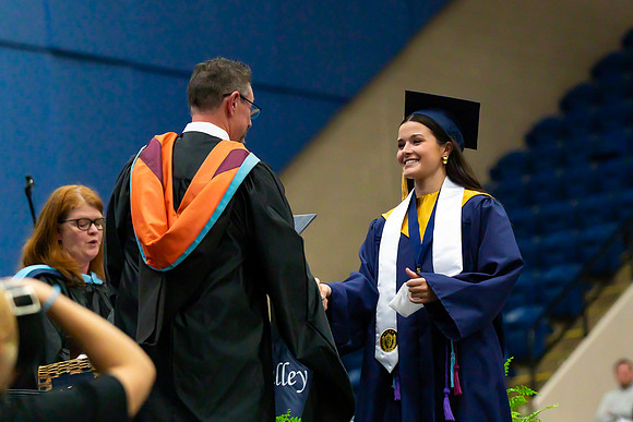 Caleigh_Ponn_Diploma_7076_4x6