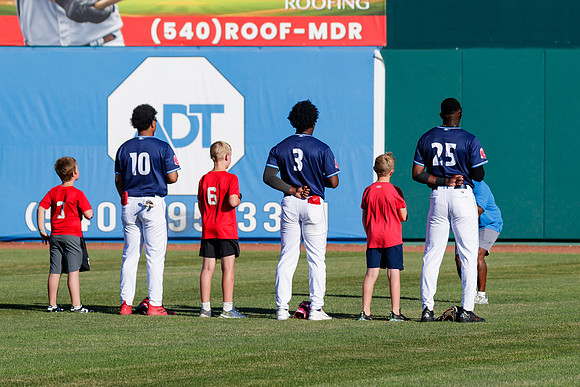 Anthem_Outfield_3699_4x6
