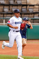 01-08_Avinson_Pinto_SS_4686_4x6