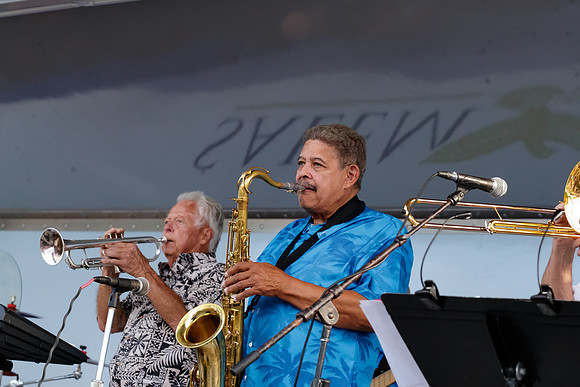 Kings_Center_Horns_Vocals_3970_No_Crop