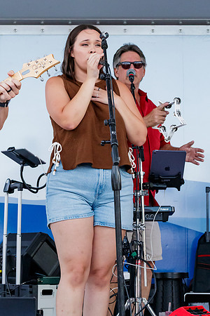 Singer_Stage_Right_4206_4x6