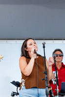 Singer_Stage_Right_4192_No_Crop