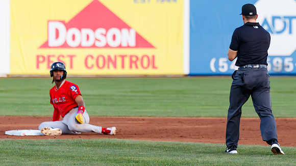 Umpire_Leo_DLatt_20260808_4810_16x9