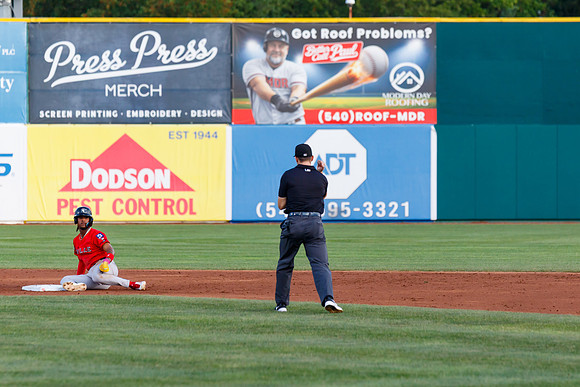 Umpire_Leo_DLatt_20260808_4809_No_Crop