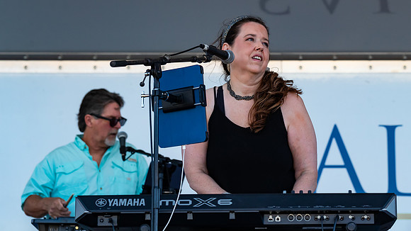 Melody_Irby_Keyboards_3004_16x9_Full