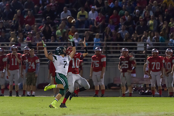 Robin Stigall and Bobby Staples contend for a pass.