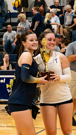 Caleigh_Ponn_and_Lauren_Whittaker_with_Trohpy_6010_16x9_Full