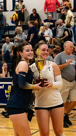 Caleigh_Ponn_and_Lauren_Whittaker_with_Trohpy_6009_16x9_Full