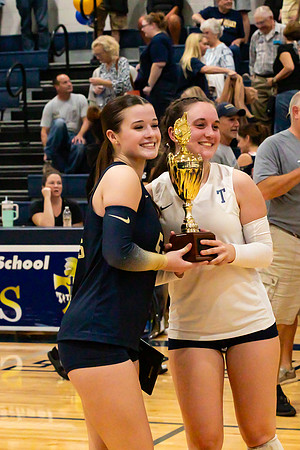 Caleigh_Ponn_and_Lauren_Whittaker_with_Trohpy_6010_4x6