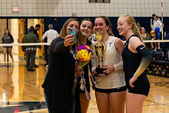 Carla_Caleigh_Lauren_n_Shae_6023_4x6