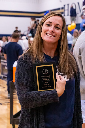 Carla_Ponn_with_plaque_6032_4x6