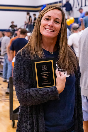 Carla_Ponn_with_plaque_6036_4x6