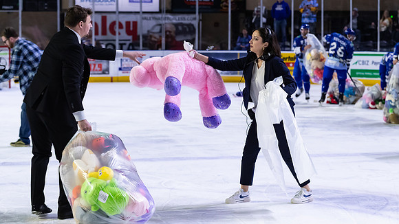 TBear_Toss_23349_5503_16x9_Full