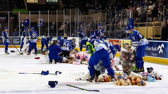 TBear_Toss_23349_5486_16x9_Full