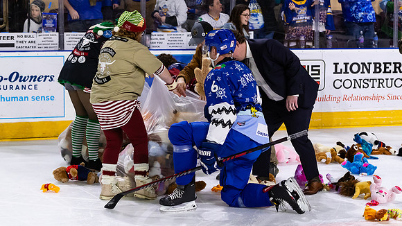 TBear_Toss_23349_5505_16x9_Full