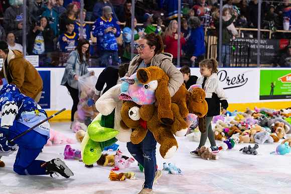 TBear_Toss_23349_5512_16x9_Full