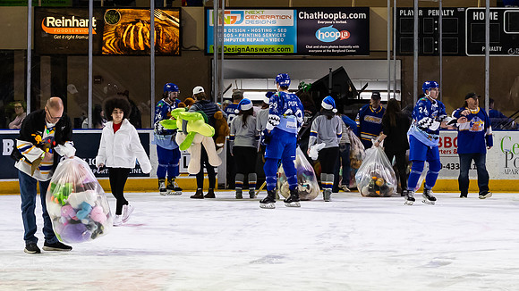 TBear_Toss_23349_5538_16x9_Full