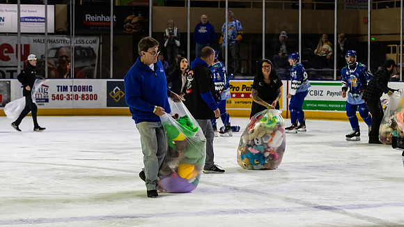 TBear_Toss_23349_5540_16x9_Full