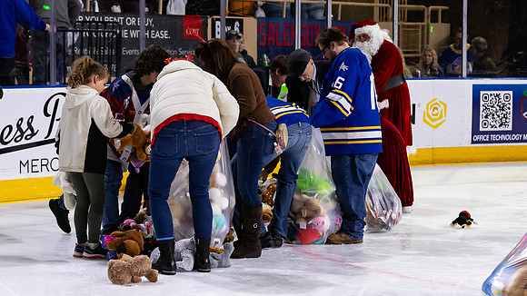 TBear_Toss_23349_5537_16x9_Full