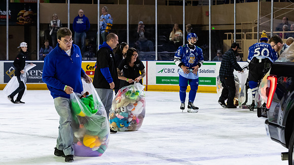 TBear_Toss_23349_5542_16x9_Full