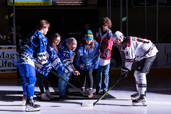 2023_Gillespie_Family_Puck_Drop_5162_4x6