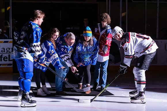 2023_Gillespie_Family_Puck_Drop_5165_4x6