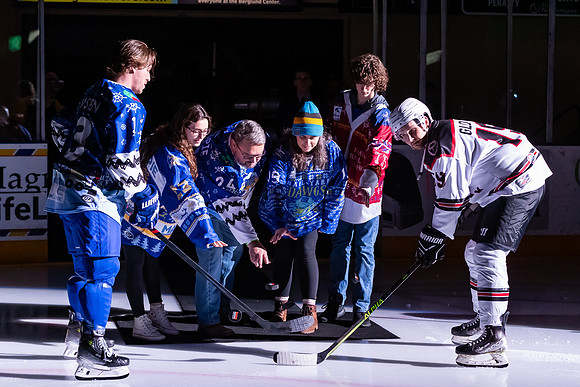 2023_Gillespie_Family_Puck_Drop_5166_4x6