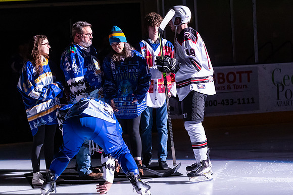 2023_Gillespie_Family_Puck_Drop_5182_4x6
