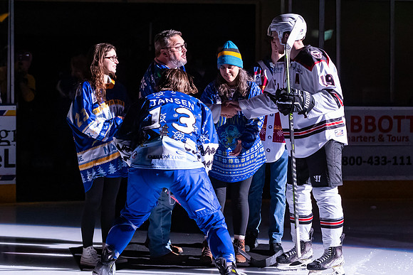 2023_Gillespie_Family_Puck_Drop_5187_4x6