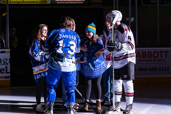 2023_Gillespie_Family_Puck_Drop_5189_4x6