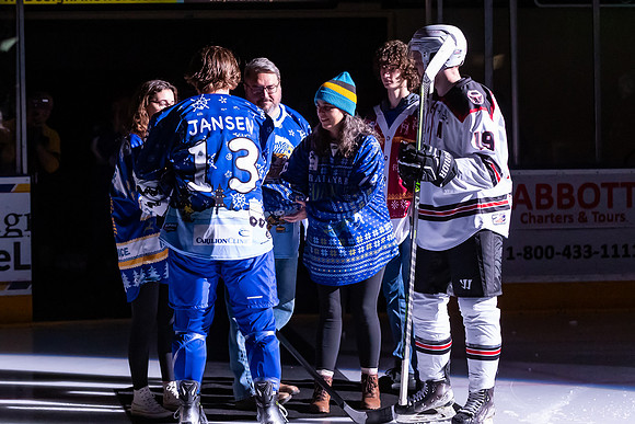 2023_Gillespie_Family_Puck_Drop_5190_4x6