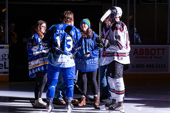 2023_Gillespie_Family_Puck_Drop_5196_4x6