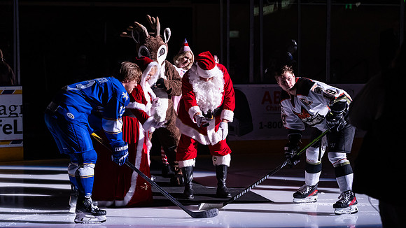 20231223_Santa_Claus_Puck_Drop_8385_16x9_Full