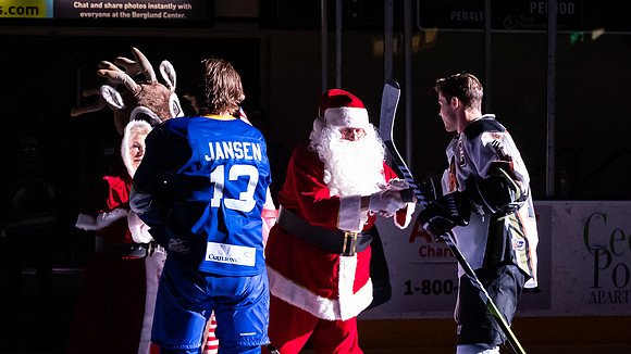 20231223_Santa_Claus_Puck_Drop_8403_16x9_Full