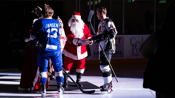 20231223_Santa_Claus_Puck_Drop_8405_16x9_Full