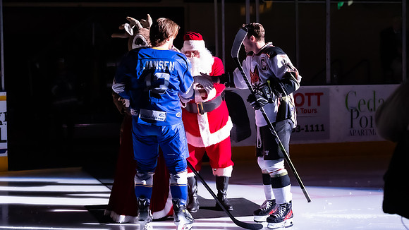 20231223_Santa_Claus_Puck_Drop_8413_16x9_Full