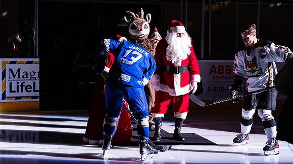 20231223_Santa_Claus_Puck_Drop_8401_16x9_Full