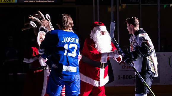 20231223_Santa_Claus_Puck_Drop_8402_16x9_Full