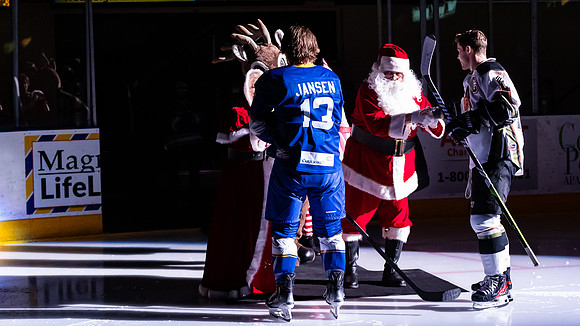 20231223_Santa_Claus_Puck_Drop_8404_16x9_Full