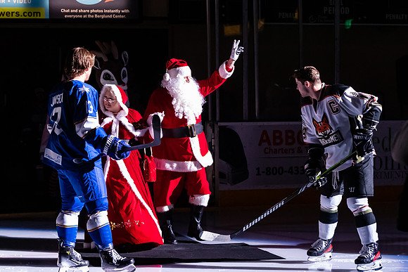 20231223_Santa_Claus_Puck_Drop_8369_4x6