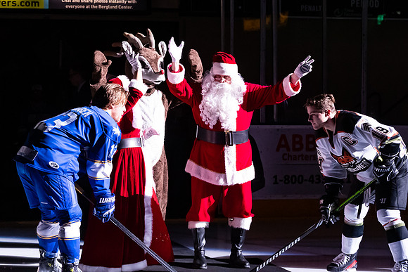 20231223_Santa_Claus_Puck_Drop_8372_4x6