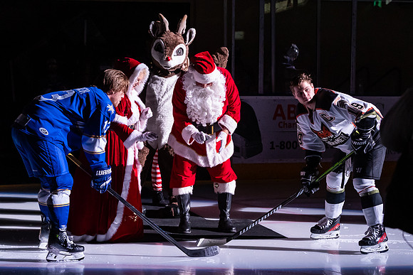 20231223_Santa_Claus_Puck_Drop_8375_4x6