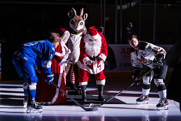20231223_Santa_Claus_Puck_Drop_8376_4x6