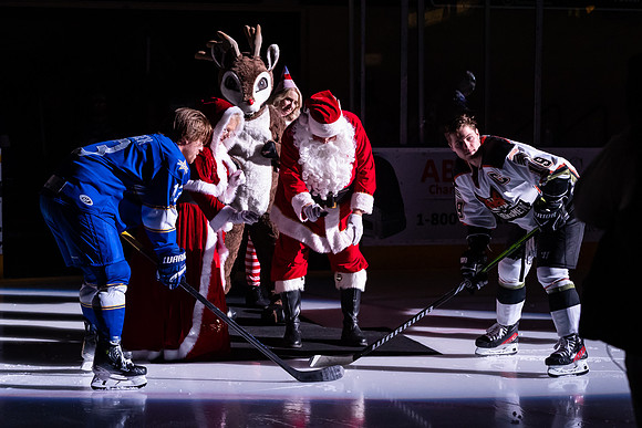 20231223_Santa_Claus_Puck_Drop_8381_4x6