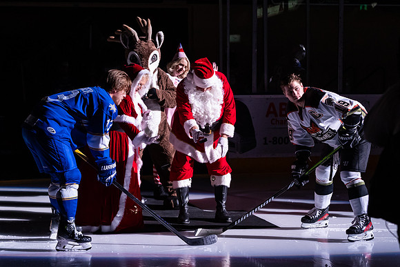 20231223_Santa_Claus_Puck_Drop_8385_4x6