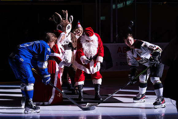 20231223_Santa_Claus_Puck_Drop_8383_4x6