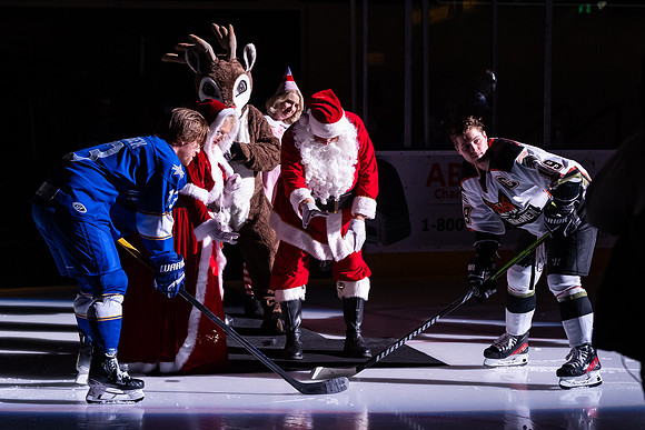 20231223_Santa_Claus_Puck_Drop_8387_4x6