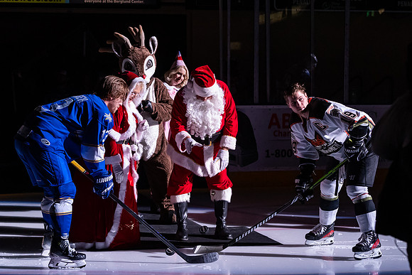 20231223_Santa_Claus_Puck_Drop_8389_4x6
