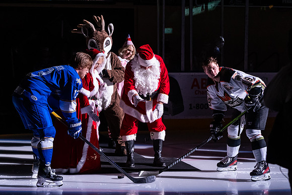 20231223_Santa_Claus_Puck_Drop_8388_4x6