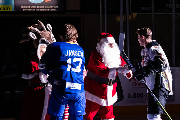 20231223_Santa_Claus_Puck_Drop_8402_4x6